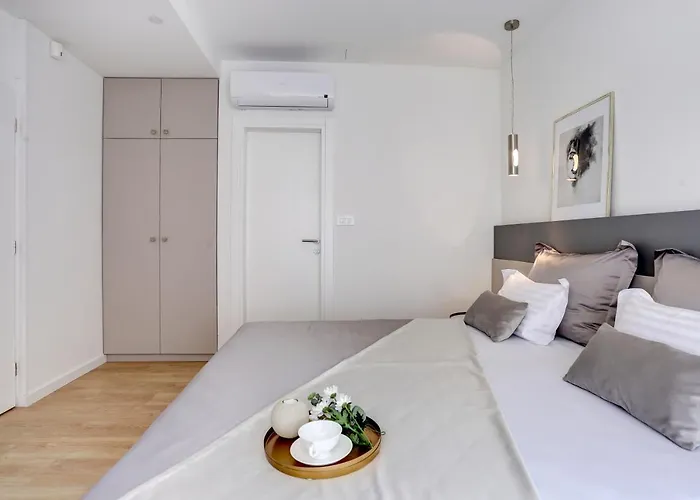 Apartments Hugo 2
